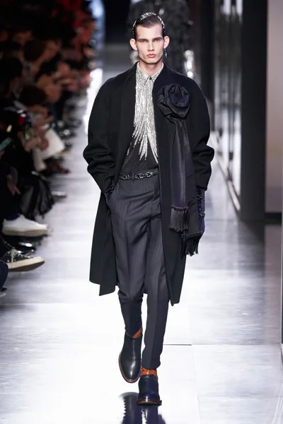 Look 44